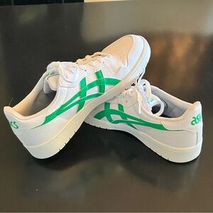 LN Women’s Asics White Green Tennis Shoe-8.5